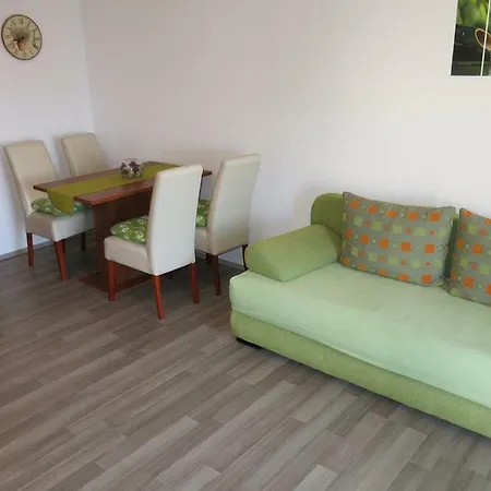Color Miosic Homestay Brist